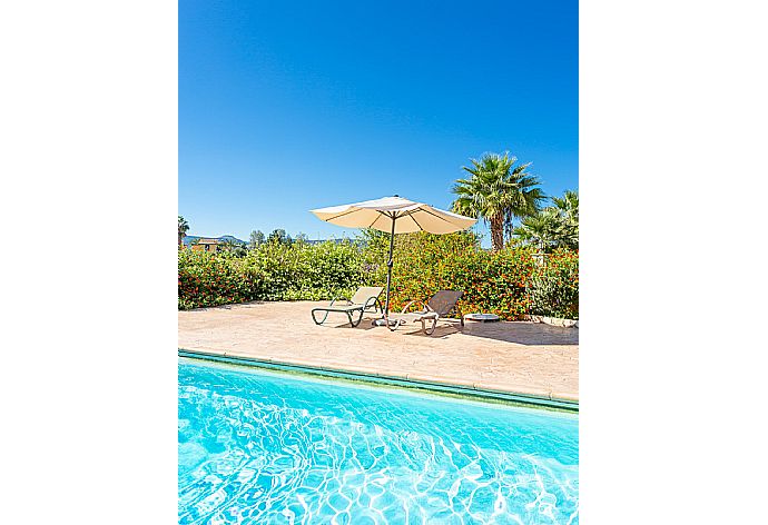 Private pool and terrace . - Hector Beach Villa . (Fotogalerie) }}