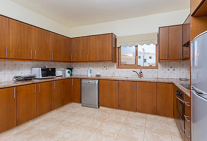 Equipped kitchen . - Hector Beach Villa . (Photo Gallery) }}