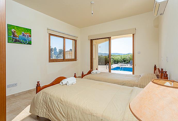 Twin bedroom with en suite bathroom, A/C, and terrace access . - Hector Beach Villa . (Галерея фотографий) }}