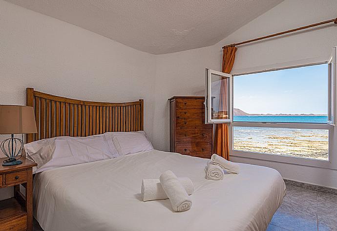 Double bedroom with beautiful view . - Villa Remos . (Galería de imágenes) }}