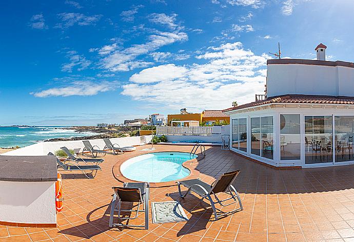 Private pool and terrace with panoramic sea views . - Villa Remos . (Galería de imágenes) }}