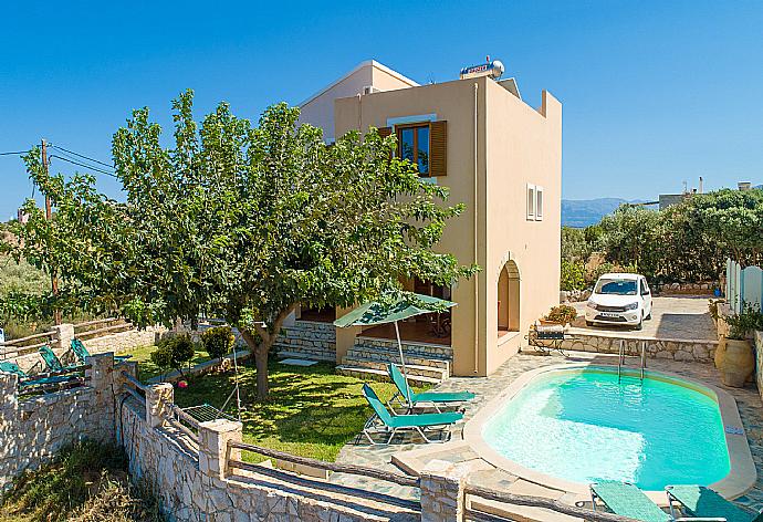 Aerial view of Villa Neria . - Villa Neria . (Galería de imágenes) }}