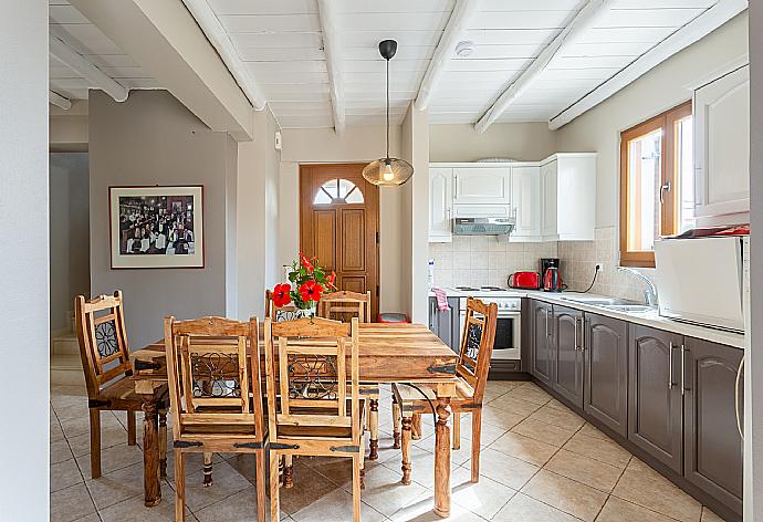 Open-plan living room with sofas, dining area, equipped kitchen, WiFi internet, satellite TV, DVD player, and terrace access . - Villa Neria . (Galería de imágenes) }}