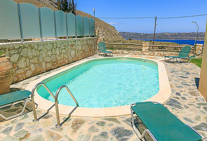 Private pool with terrace and garden . - Villa Neria . (Galería de imágenes) }}