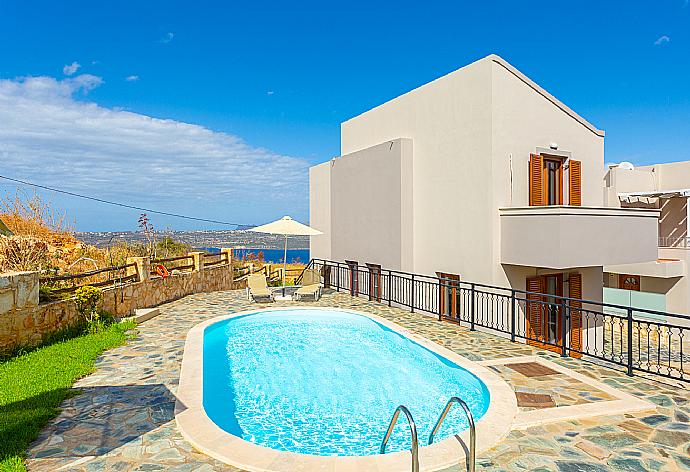 Beautiful villa with private pool and terrace with sea and mountain views . - Villa Stratos . (Галерея фотографий) }}