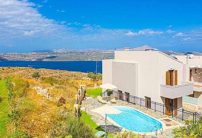 Beautiful villa with private pool and terrace with sea and mountain views . - Villa Stratos . (Galería de imágenes) }}