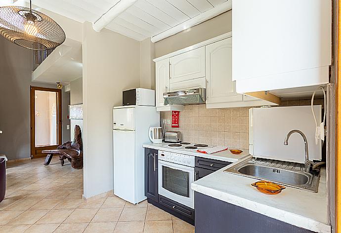 Equipped kitchen . - Villa Stratos . (Fotogalerie) }}