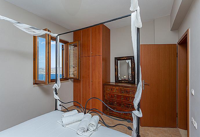 Double bedroom with A/C and sea views . - Villa Stratos . (Photo Gallery) }}