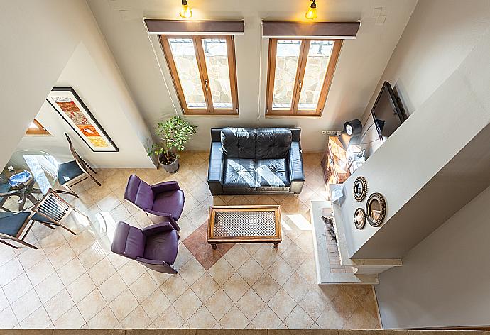 View of living room from first floor . - Villa Stratos . (Galería de imágenes) }}