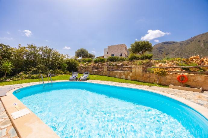 Private pool and terrace with sea views . - Villa Stratos . (Galerie de photos) }}