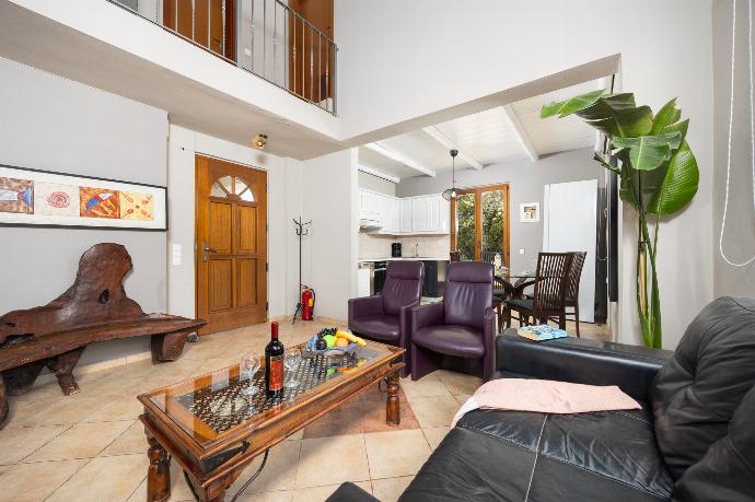 Open-plan living room with sofa, dining area, kitchen, ornamental fireplace, WiFi internet, and satellite TV . - Villa Stratos . (Galerie de photos) }}