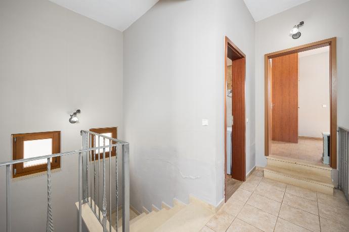 First floor . - Villa Stratos . (Galerie de photos) }}