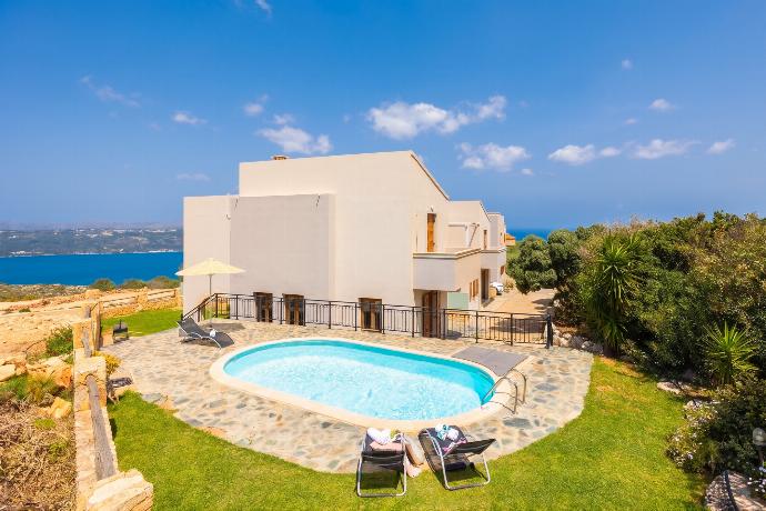 ,Beautiful villa with private pool and terrace with sea views . - Villa Stratos . (Galerie de photos) }}