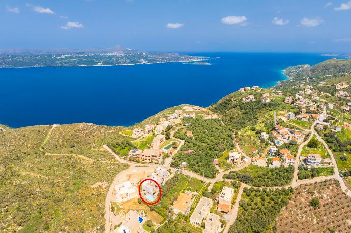 Aerial view showing location of villa . - Villa Stratos . (Galerie de photos) }}