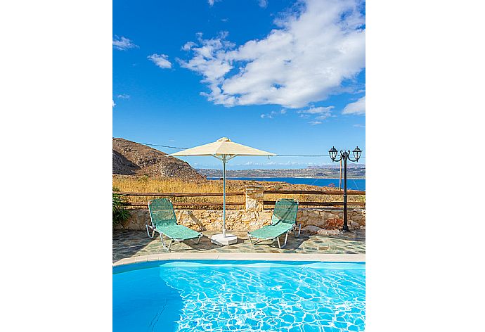 Private pool and terrace with sea and mountain views . - Villa Konstantina . (Galerie de photos) }}