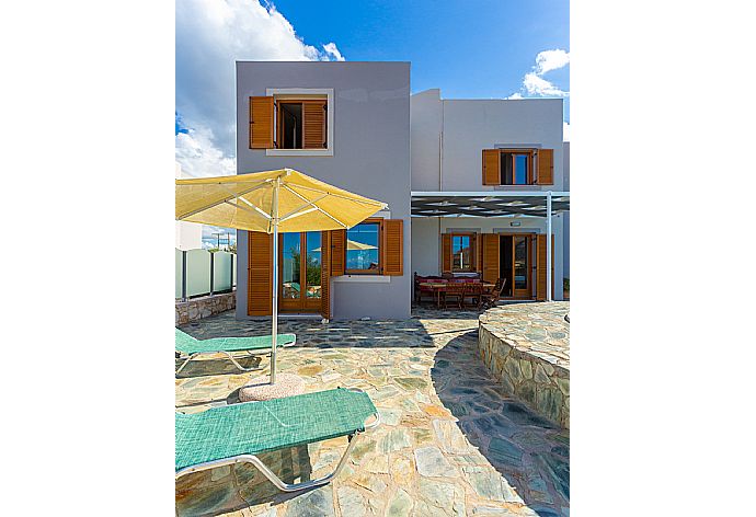 Beautiful villa with private pool and terrace with sea and mountain views . - Villa Konstantina . (Galería de imágenes) }}