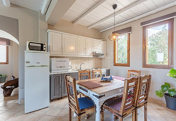 Equipped kitchen . - Villa Konstantina . (Fotogalerie) }}