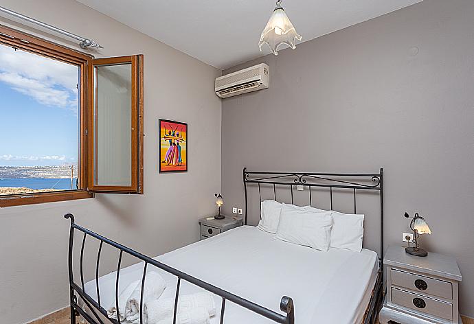 Double bedroom with A/C . - Villa Konstantina . (Photo Gallery) }}