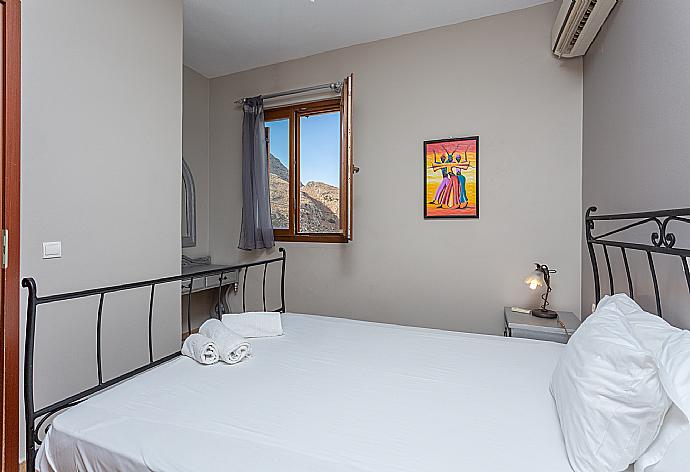 Double bedroom with A/C . - Villa Konstantina . (Photo Gallery) }}