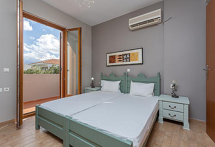 Twin bedroom with A/C and balcony access . - Villa Konstantina . (Галерея фотографий) }}