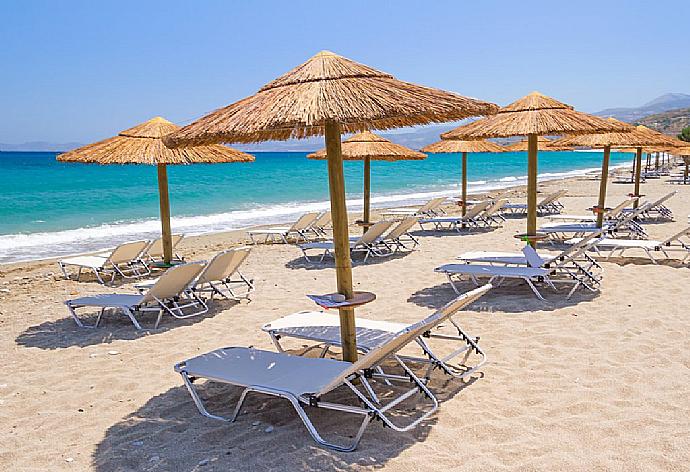 Local beach . - Souda Bay View . (Fotogalerie) }}