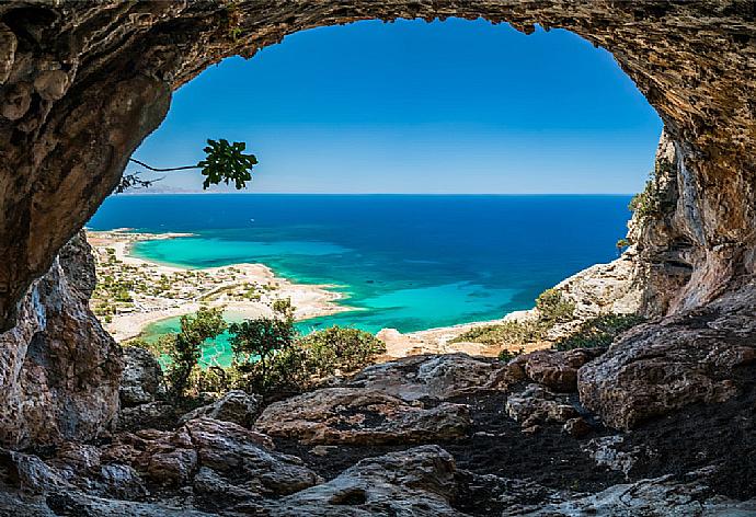 Crete Cave . - Souda Bay View . (Fotogalerie) }}