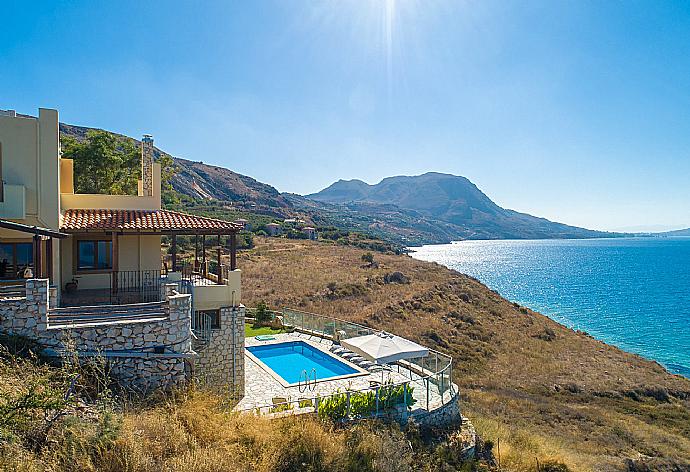 Aerial view of Souda Bay View . - Souda Bay View . (Galerie de photos) }}