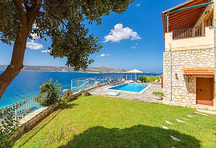 Beautiful villa with private pool, terrace, and panoramic sea views . - Souda Bay View . (Galleria fotografica) }}