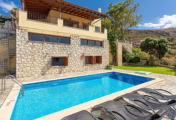 Beautiful villa with private pool, terrace, and panoramic sea views . - Souda Bay View . (Galleria fotografica) }}