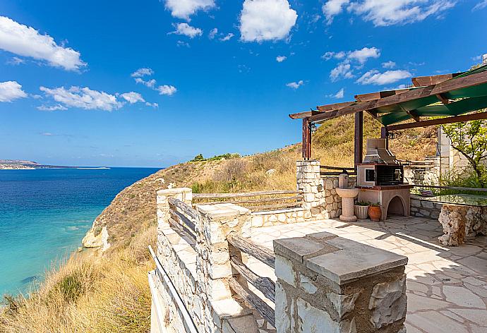 BBQ area . - Souda Bay View . (Galería de imágenes) }}