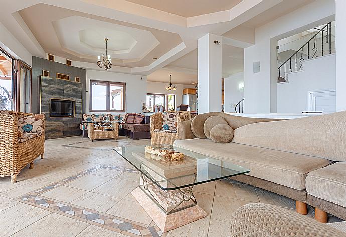 Open-plan living room with sofas, dining area, kitchen, WiFi internet, satellite TV, DVD player, and balcony access with panoramic sea views . - Souda Bay View . (Galleria fotografica) }}