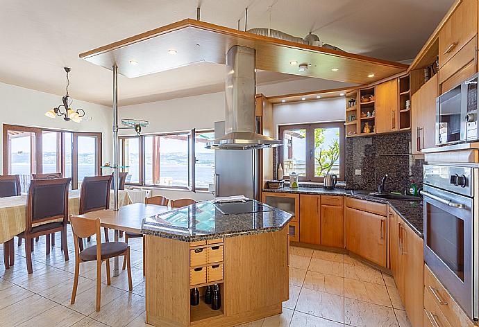 Equipped kitchen . - Souda Bay View . (Fotogalerie) }}