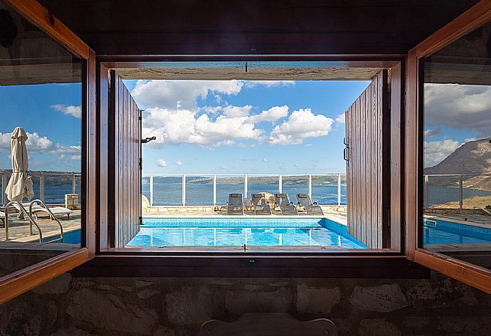 Pool and sea views from self-contained apartment . - Souda Bay View . (Photo Gallery) }}