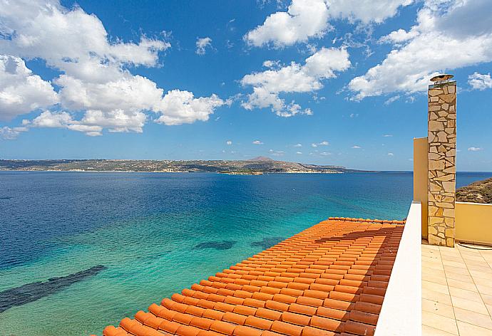 View from roof terrace . - Souda Bay View . (Galería de imágenes) }}