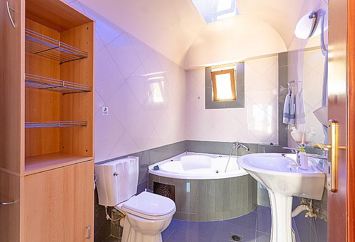 Family bathroom on first floor with jacuzzi and shower  . - Souda Bay View . (Photo Gallery) }}