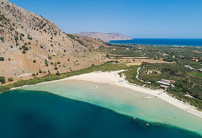 Kourna Lake . - Souda Bay View . (Галерея фотографий) }}