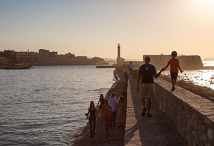 Chania . - Souda Bay View . (Fotogalerie) }}