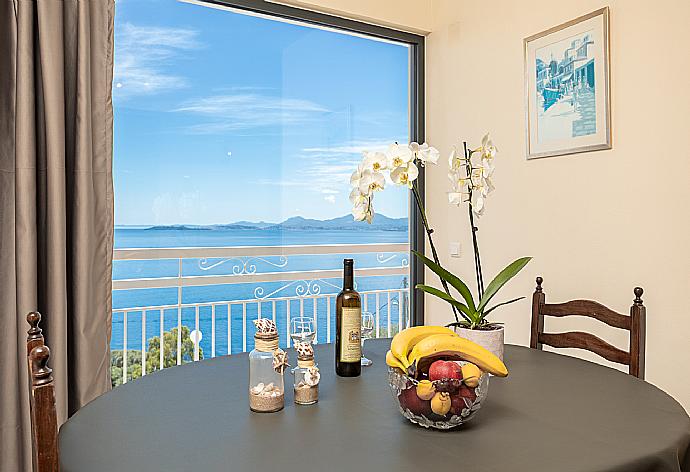 Open-plan living room with sofa, dining area, kitchen, A/C, WiFi internet, satellite TV, and sea views . - Villa Amalia . (Galleria fotografica) }}