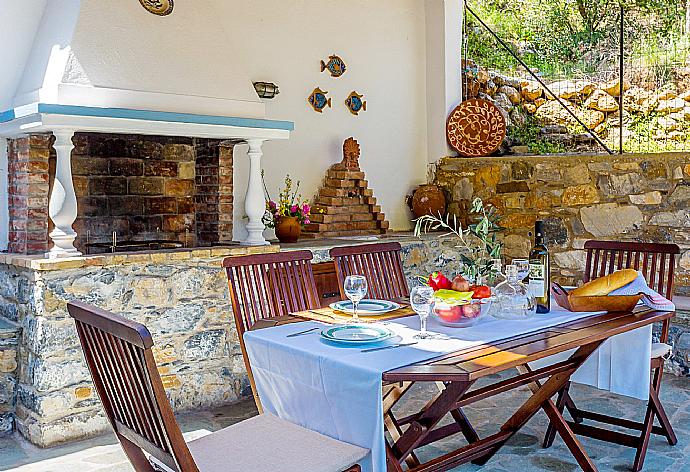 Outdoor dining with BBQ  . - Villa Glysteri . (Photo Gallery) }}