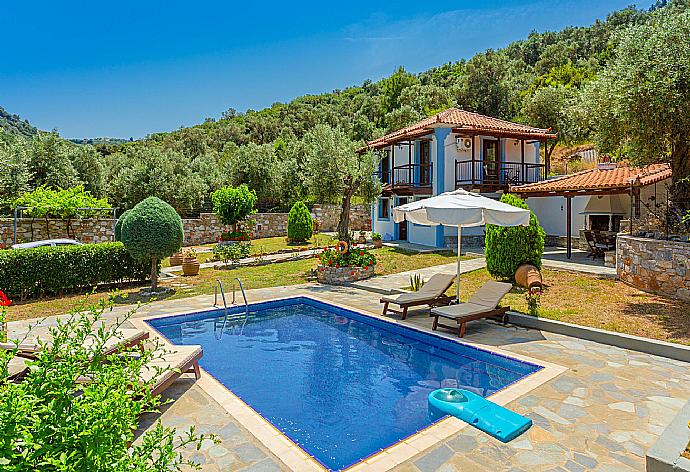 Beautiful villa with private pool, terrace, and garden . - Villa Glysteri . (Galleria fotografica) }}