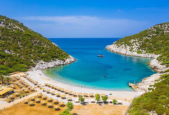 Aerial view of Glysteri Beach - only a 7 minute walk from Villa Glysteri . - Villa Glysteri . (Galleria fotografica) }}