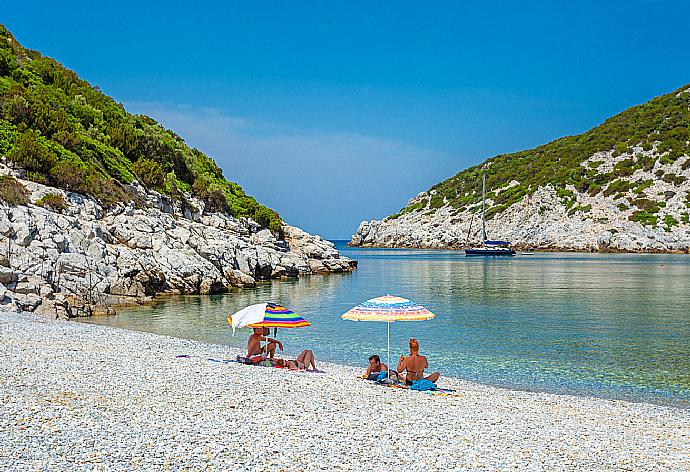 Glysteri Beach - only a 7 minute walk from Villa Glysteri . - Villa Glysteri . (Galleria fotografica) }}