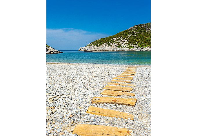 Glysteri Beach - only a 7 minute walk from Villa Glysteri . - Villa Glysteri . (Galleria fotografica) }}