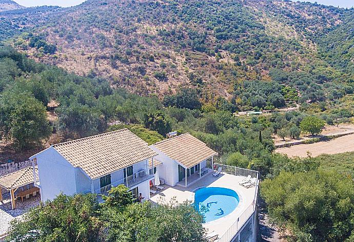 Aerial View . - Villa Oneiro . (Galleria fotografica) }}