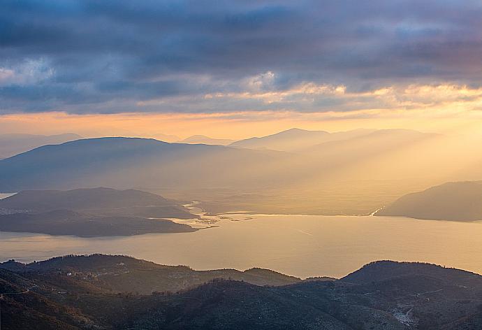 Sunrise from Mount Pantokrator  - the highest point in Corfu . - Villa Oneiro . (Galleria fotografica) }}