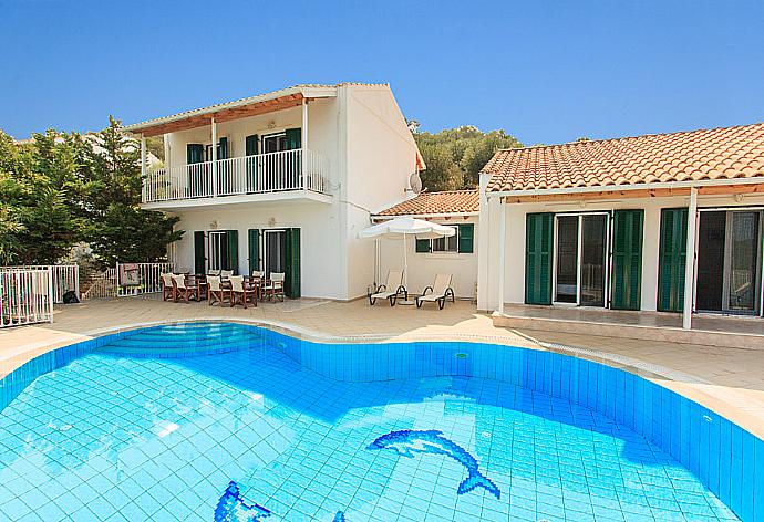 Private pool with terrace area and views . - Villa Oneiro . (Galleria fotografica) }}