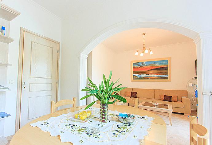 Dining area . - Villa Oneiro . (Galleria fotografica) }}