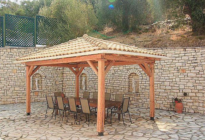 Terrace area . - Villa Oneiro . (Galleria fotografica) }}