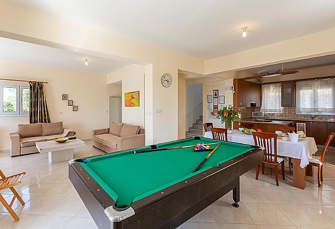 Open-plan living room with sofas, dining area, kitchen, ornamental fireplace, A/C, WiFi internet, satellite TV, pool table, foosball table, and terrace access with sea views . - Kalisto Beach Villa . (Galleria fotografica) }}