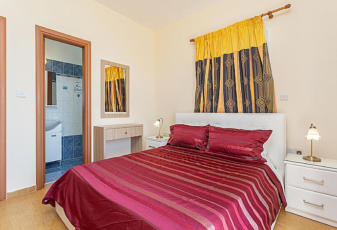 Double bedroom with en suite bathroom, A/C, and upper terrace access with panoramic sea views . - Kalisto Beach Villa . (Галерея фотографий) }}